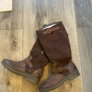 Brown Winter Boots with Buckle Straps